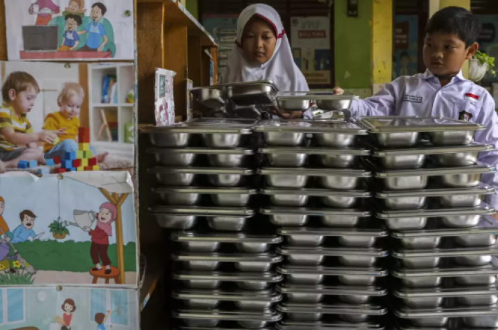 Program Makanan Gratis: Anak-anak Beragama Islam Bawa Pulang Makanan Mereka di Bulan Ramadan Program Makanan Gratis: Anak-anak Beragama Islam Bawa Pulang Makanan Mereka di Bulan Ramadan